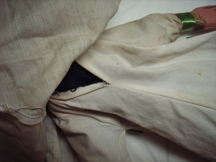 Scucitura retro prima del restauro